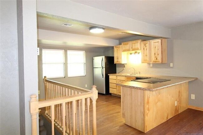 Building Photo - 2 Bedroom 1 bathroom
