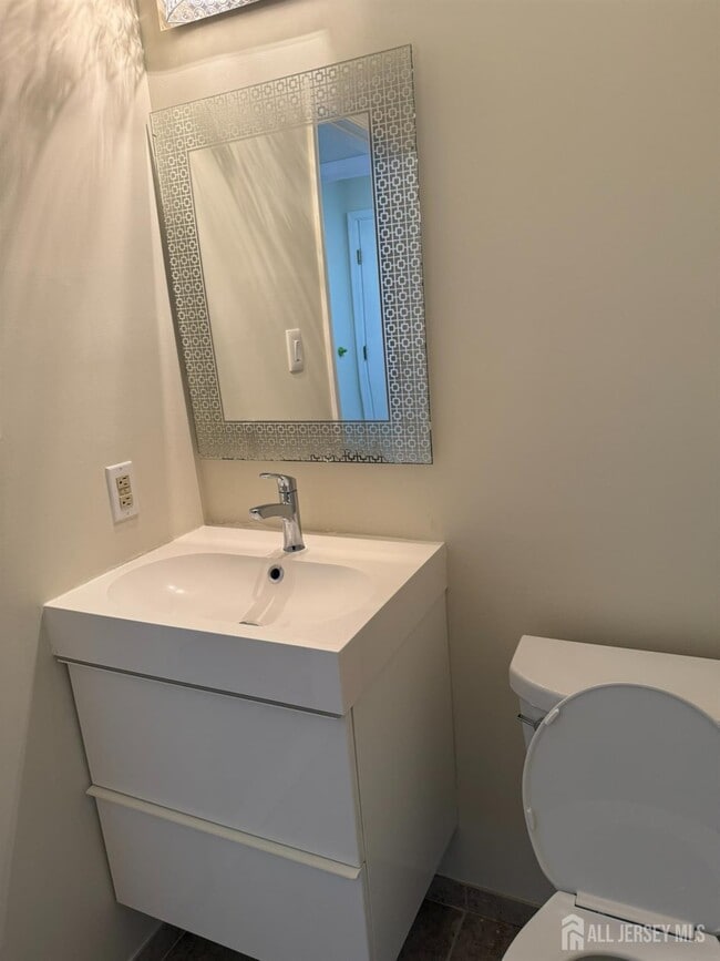Building Photo - 1301 Dahlia Cir