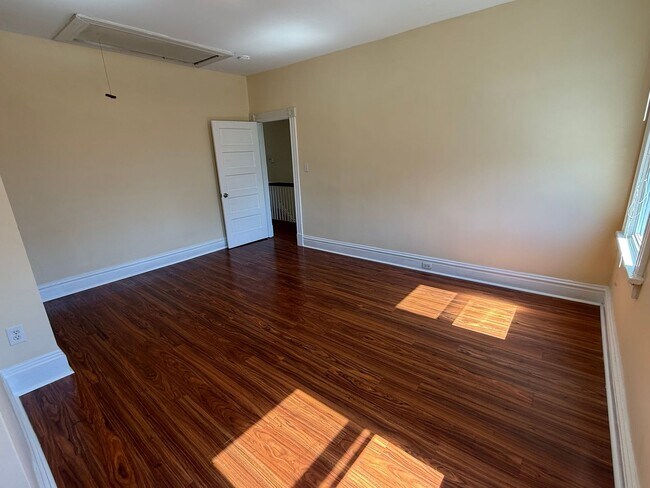 Building Photo - 1729 Porter St