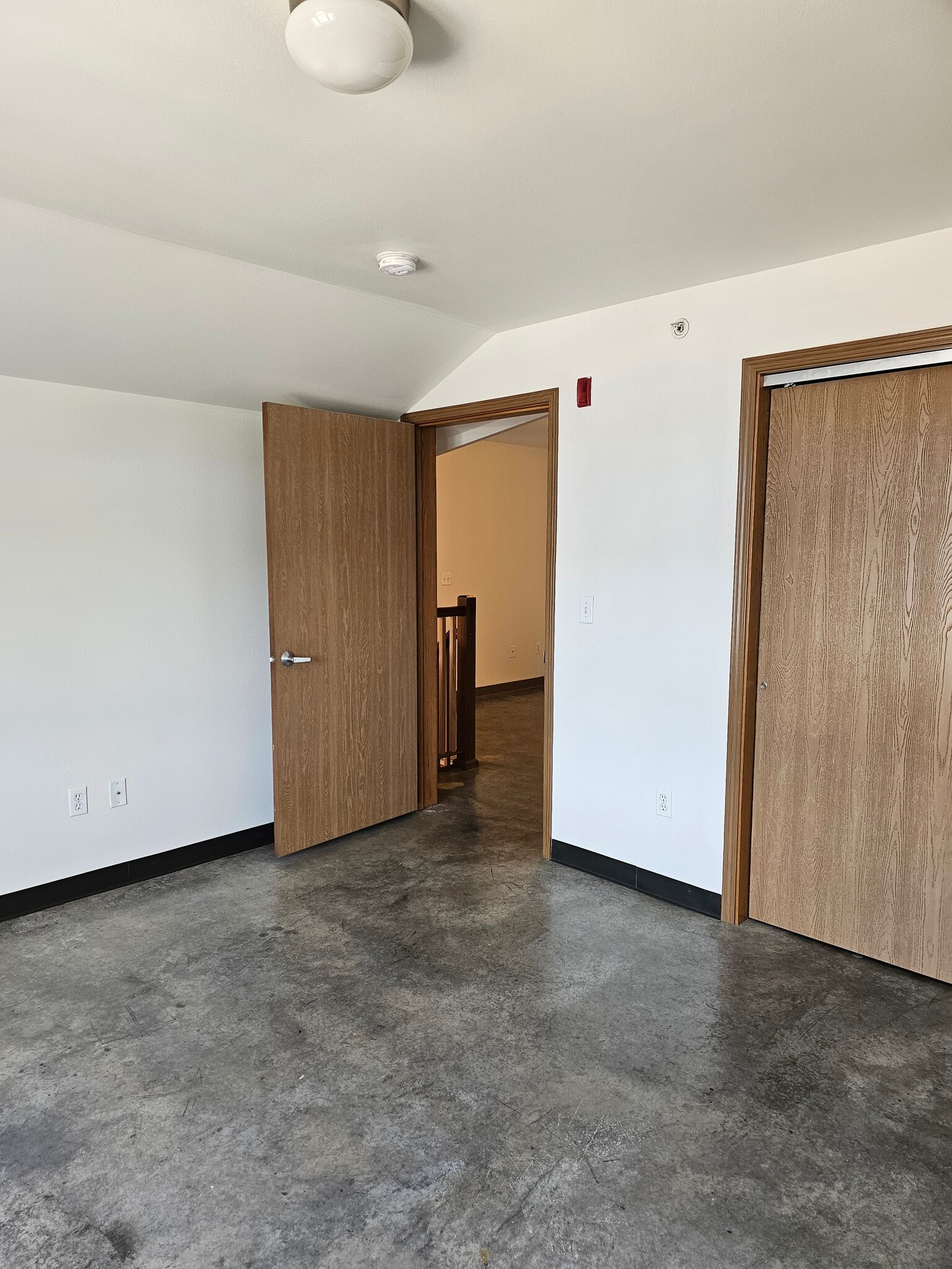 Building Photo - 943 S Gilbert St