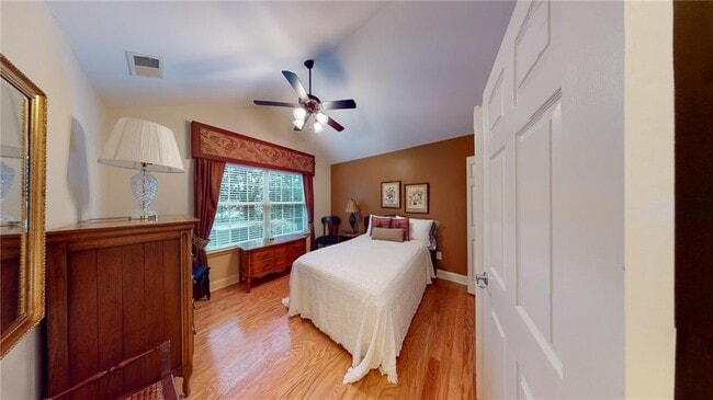 Building Photo - 100 Highlands Ridge Pl SE
