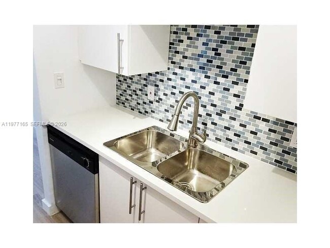 Building Photo - 653 Michigan Ave