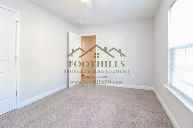 Building Photo - 4-Bedroom Gem in Williamston—Don’t Miss This!