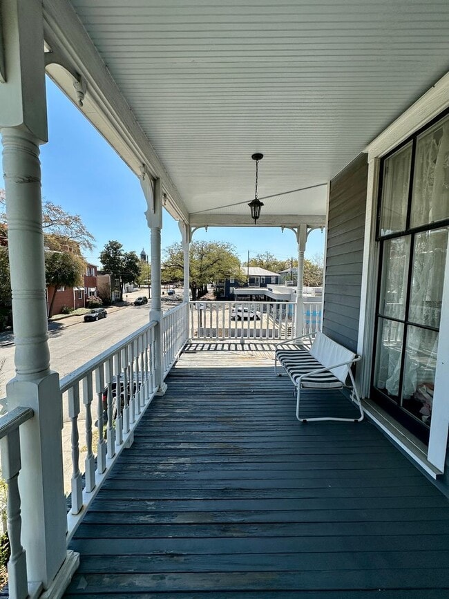 Building Photo - 3 BED | 2.5 BATH | WRAP AROUND PORCHES | MIDTOWN