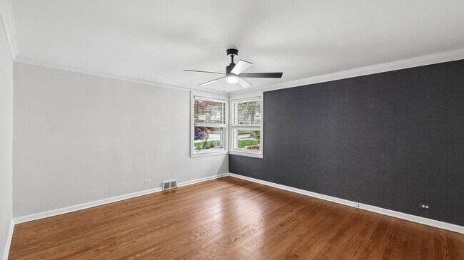 Building Photo - 893 S Poplar Ave