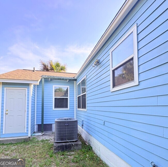 Building Photo - 600 Margaret St