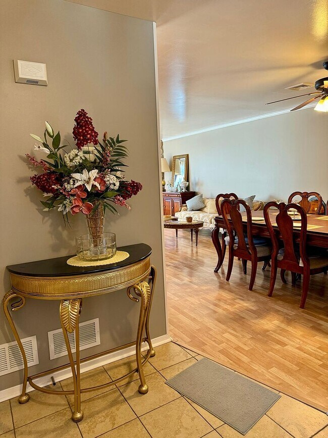 Building Photo - 2 Deer Ct Dr