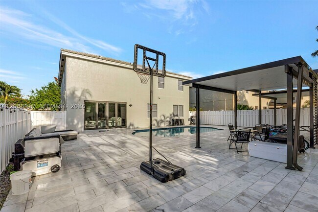 Building Photo - 2102 SW 176th Ave