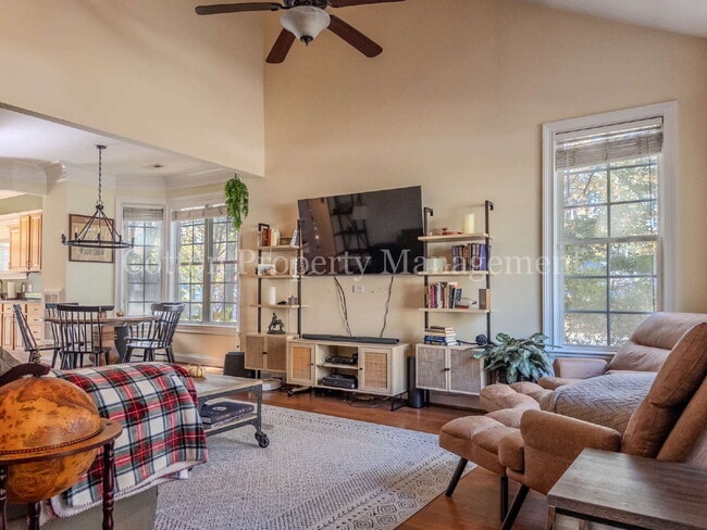 Building Photo - 102 Blossom Cir