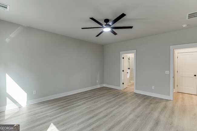 Building Photo - 110 Rains Rd