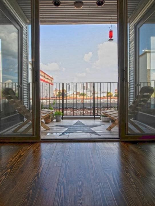 Building Photo - 320 Peters St SW