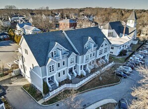 Building Photo - Luxury long term rental in the Heart of Br...