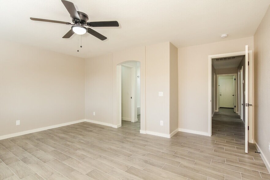 Building Photo - 15915 W Tasha Dr