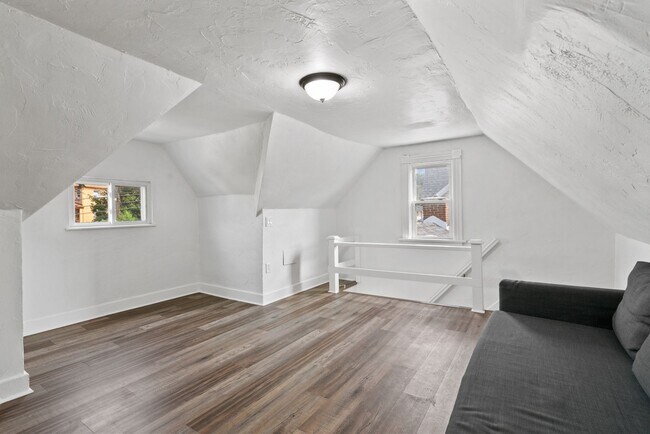 Building Photo - 721 Boggs Ave