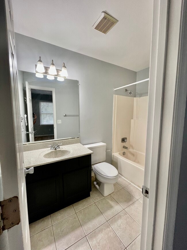 Building Photo - 1150 Horsemans Ln