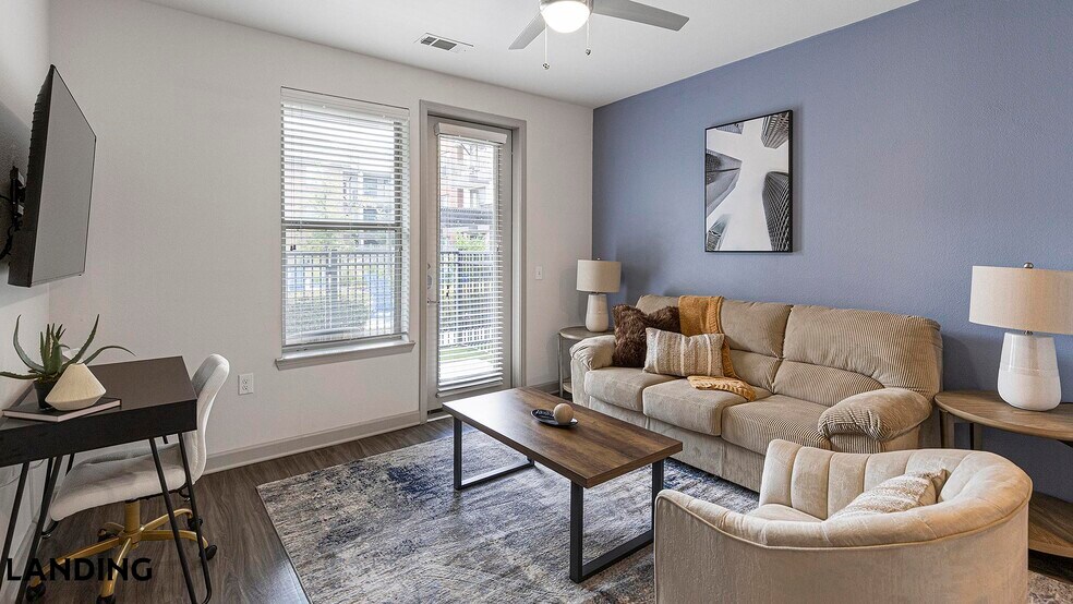 Building Photo - 2800 NE Green Oaks Blvd