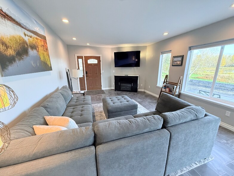 Building Photo - 7500 E Ashmore Ave