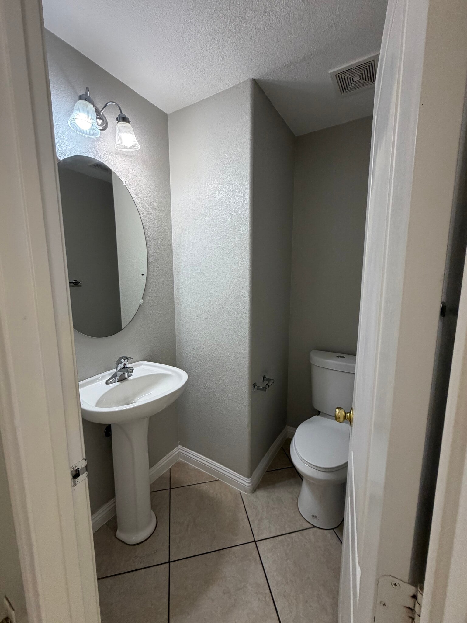 Building Photo - 9521 Grand Fir Ct