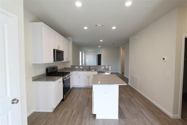Building Photo - 6423 Lakeview Haven Dr