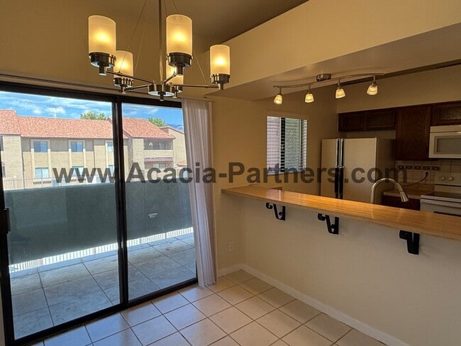 Building Photo - Two Bedroom on East Side