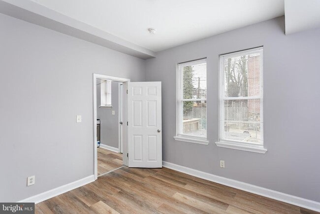 Building Photo - 3021 Wolcott Ave