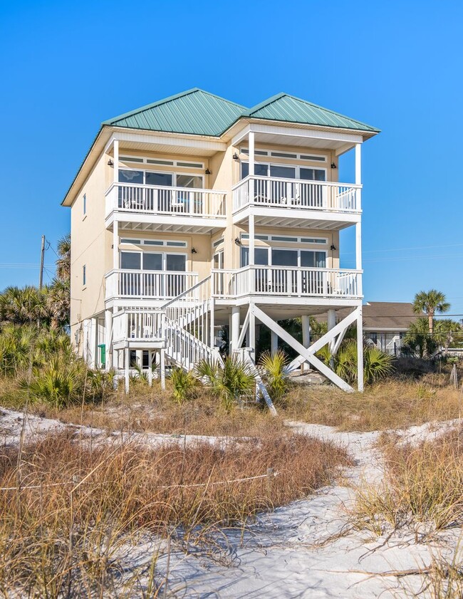 Building Photo - Newly Renovated Beach Front Four Bedroom Home
