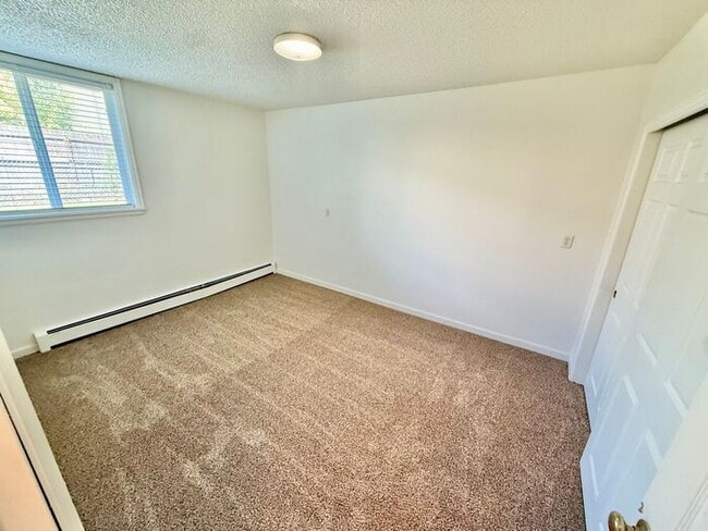 Building Photo - 6 month lease special $200 monthly discoun...