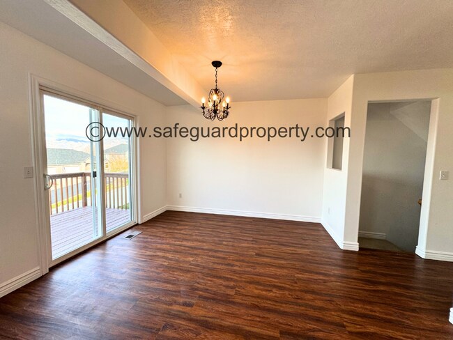 Building Photo - Amazing Draper Townhome with Mountain Views!