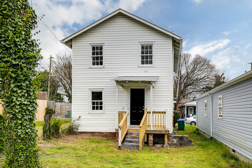 Building Photo - 2814 Barry St