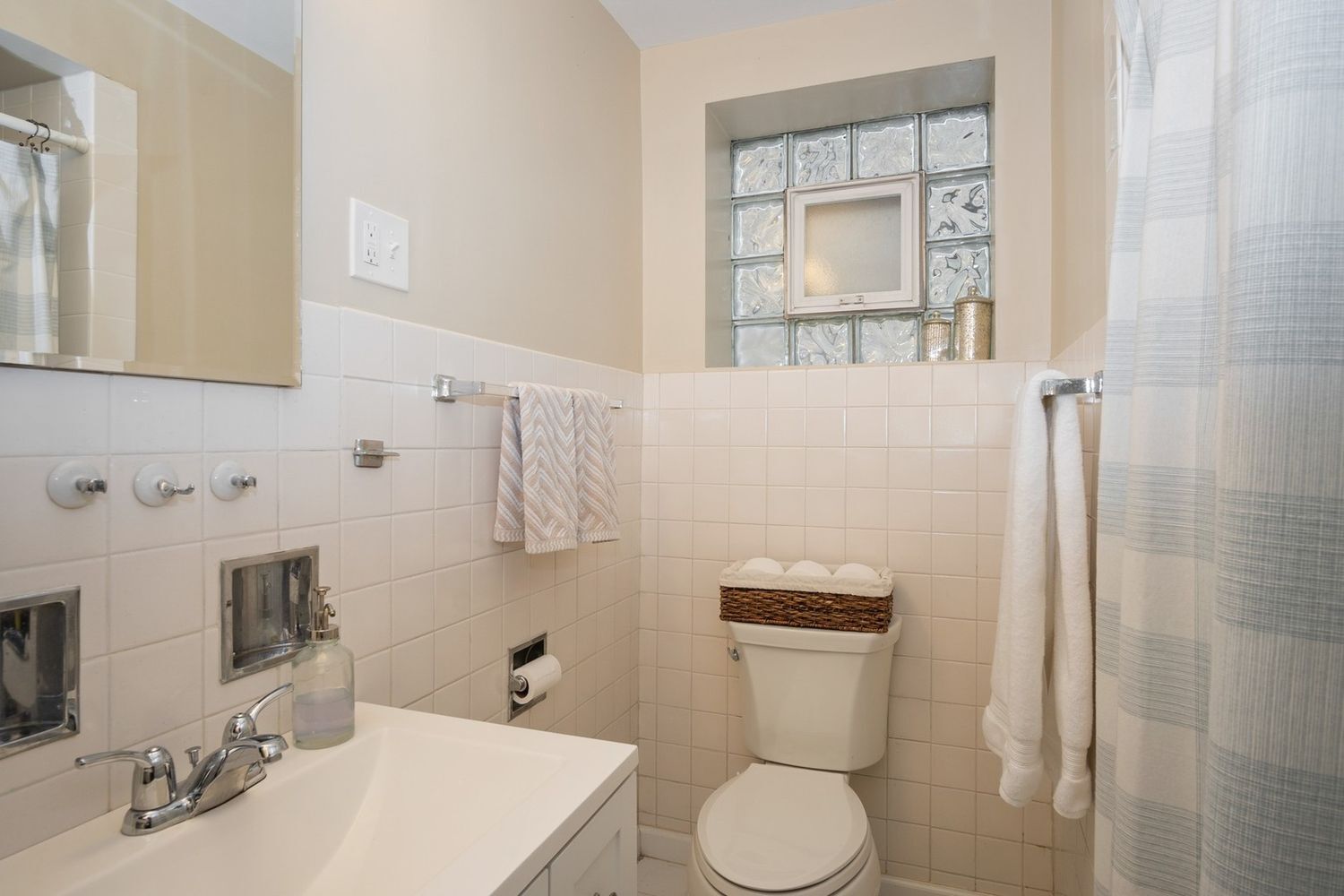 Bath - 2119 N Cleveland Ave