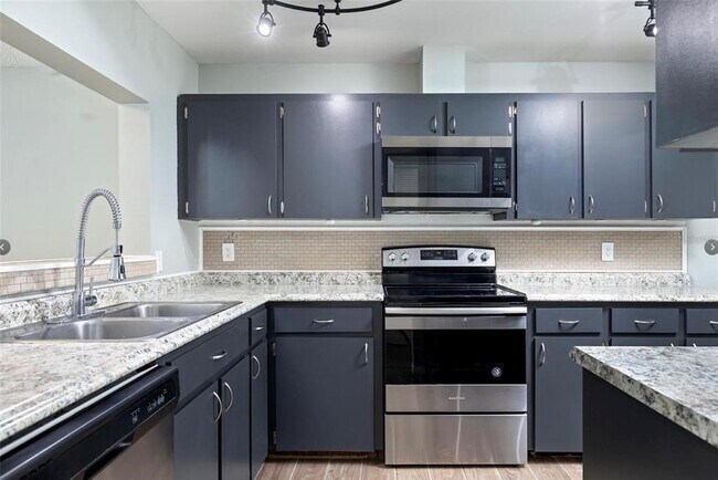 Building Photo - 2344 Flamingo Way