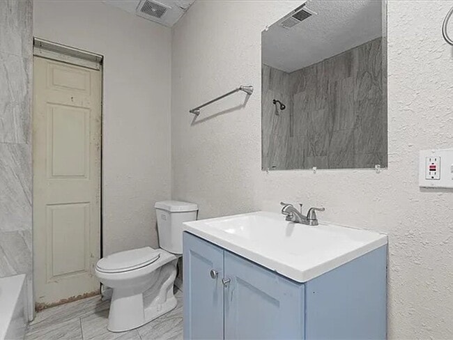 Building Photo - 1646 Bennington Ave