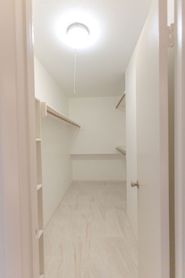 Building Photo - 9806 Cane Creek Dr