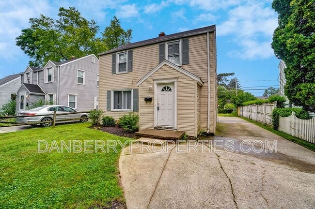 Building Photo - 1017 Searles Rd