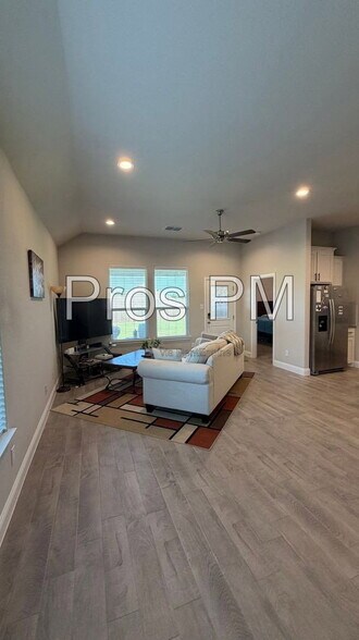 Building Photo - 2104 Blackcap St