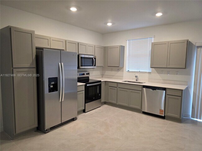 Building Photo - 271 NE 16th St