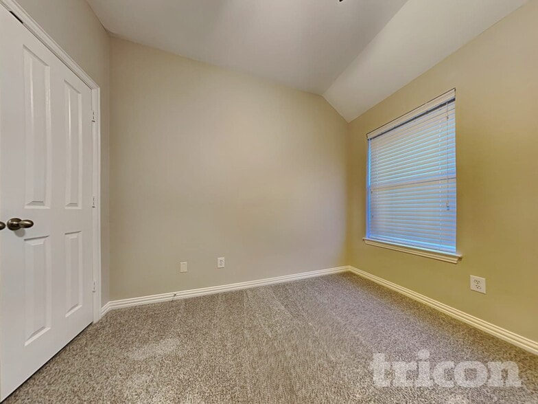 Building Photo - 2413 Castle Creek Dr