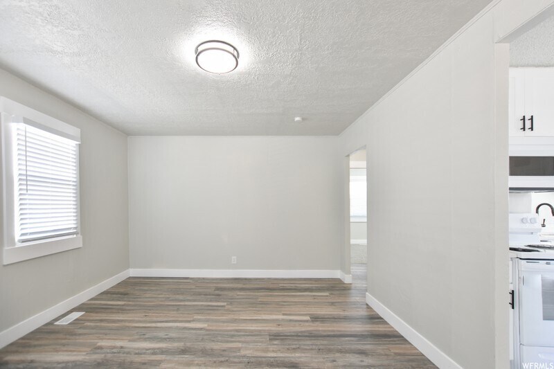 Building Photo - 267 Maple St