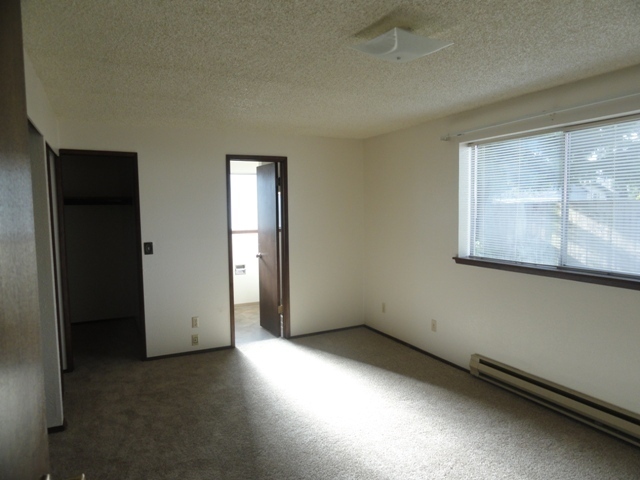 Building Photo - Very Nice 3 Bedroom 1 3/4 Bath Rambler in ...