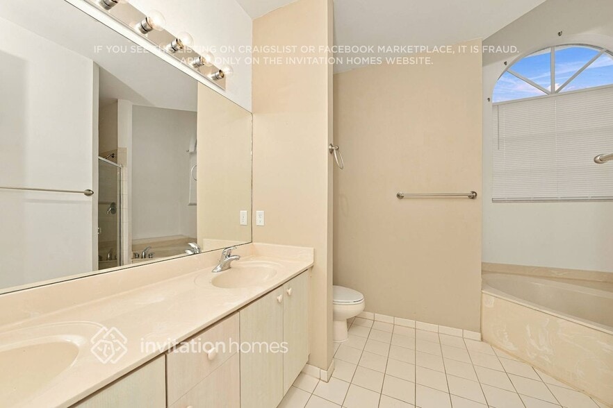 Building Photo - 6351 Bella Cir