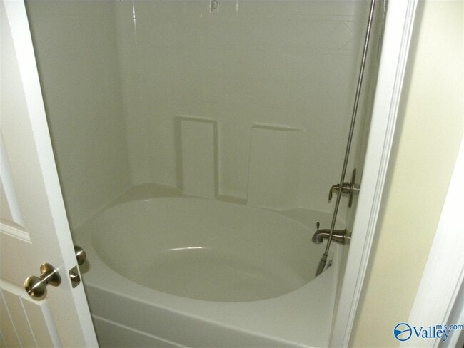 Building Photo - 708 Oak Cove Ln NW