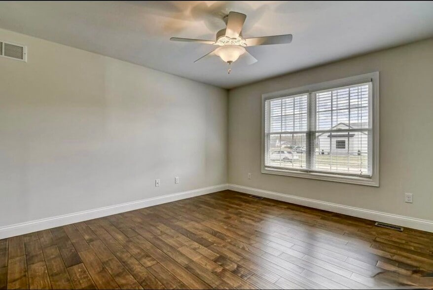 Building Photo - 1811 Spartan Dr