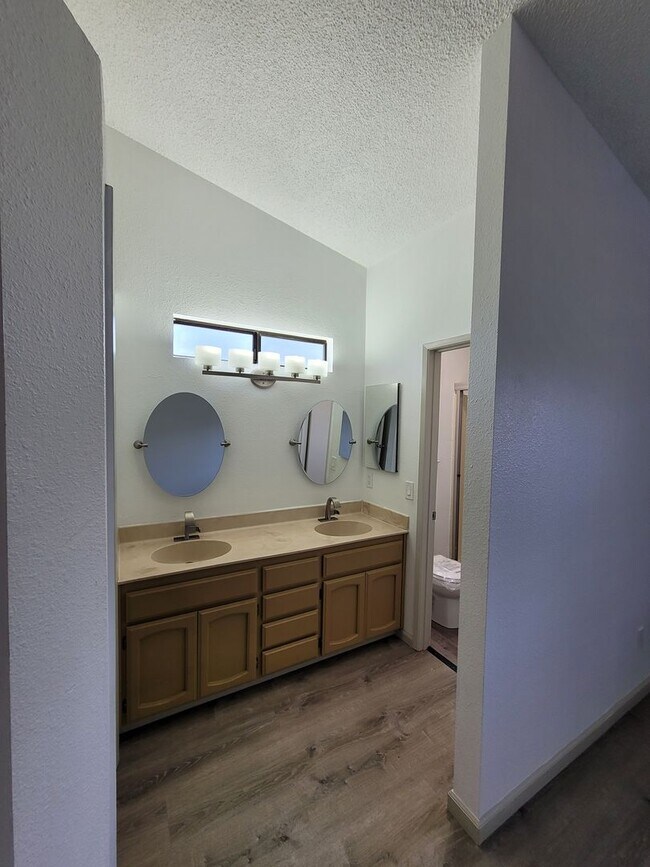 Building Photo - Charming 3-bedroom, 2.5-bathroom house with solar! HURRY! Special Offer Available!