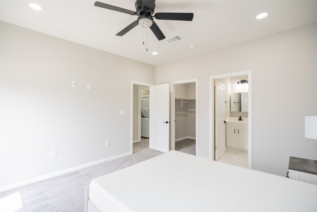 Building Photo - 2519 Washington St