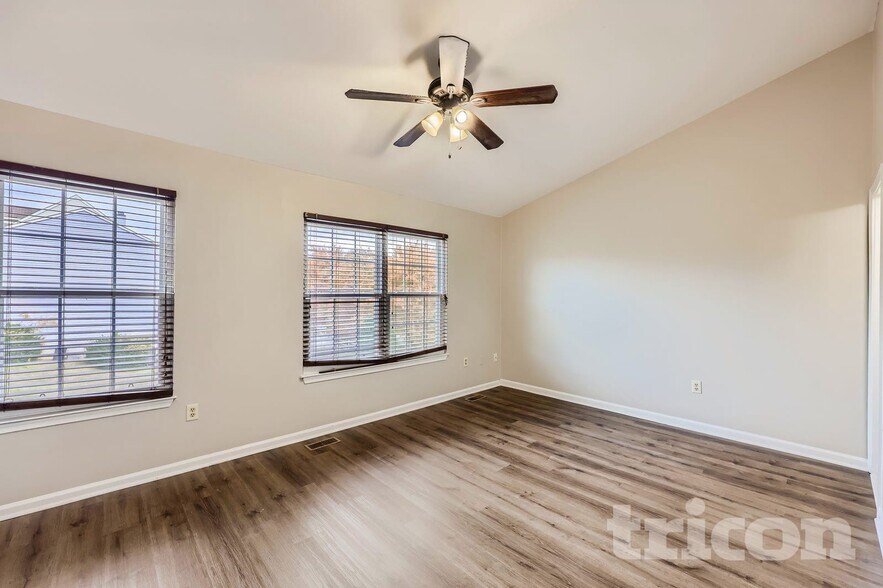 Building Photo - 3326 Midland Ct