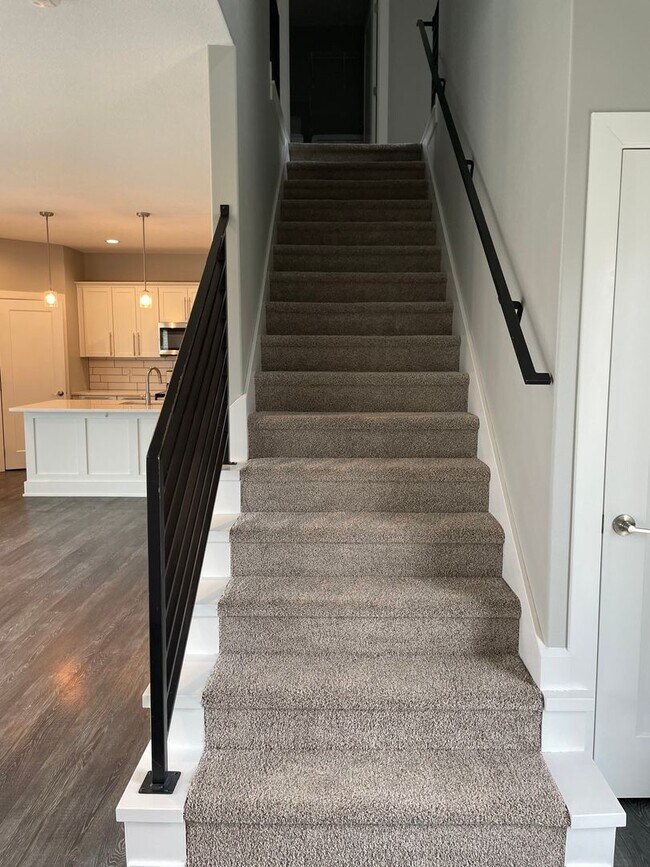 Building Photo - Beautiful newer home in West Des Moines - Waukee School Dist!