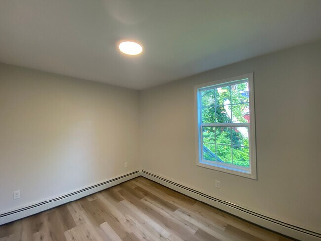 Building Photo - 359 Nashua St