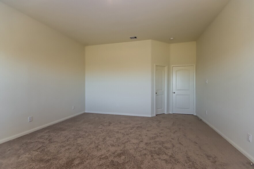 Building Photo - 5902 Sapphire Lagoon Rd