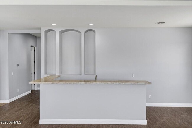 Building Photo - Gilbert 4 Bed & 3 Bath on HUGE LOT - Acre+...