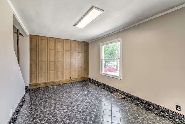 Building Photo - 2305 S Big Bend Blvd